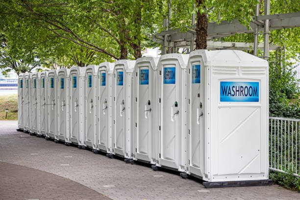 Best Portable restroom trailer rental  in Blue Island, IL
